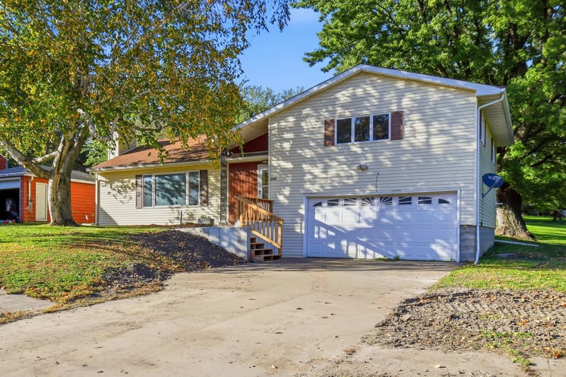 205 W North St, Kiester, MN 56051