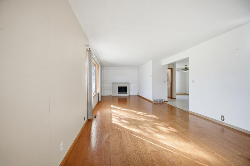 205 W North St, Kiester, MN 56051