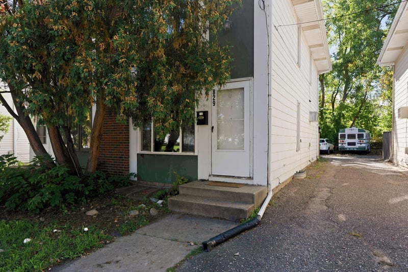 827 Weeks Ave SE, Minneapolis, MN 55414
