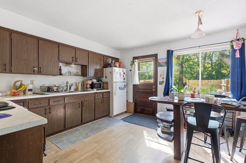 827 Weeks Ave SE, Minneapolis, MN 55414