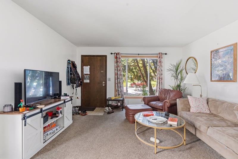 827 Weeks Ave SE, Minneapolis, MN 55414