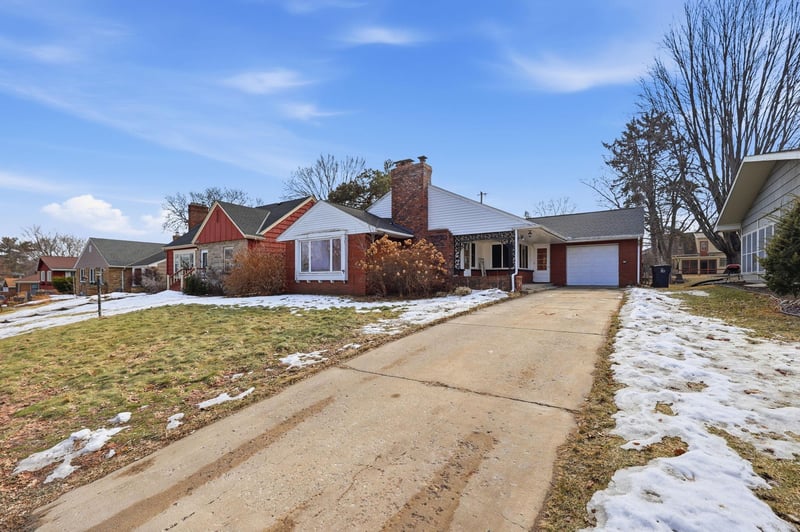 1030 Hyacinth Ave E, Saint Paul, MN 55106