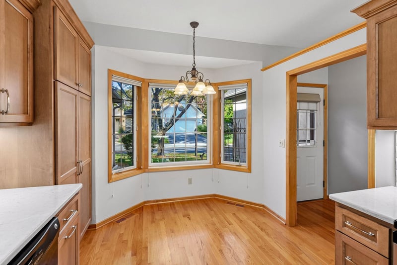 8395 Rosewood Dr, Chanhassen, MN 55317