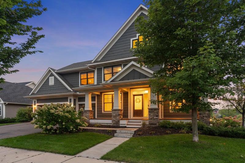 16513 Duluth Trl, Lakeville, MN 55044