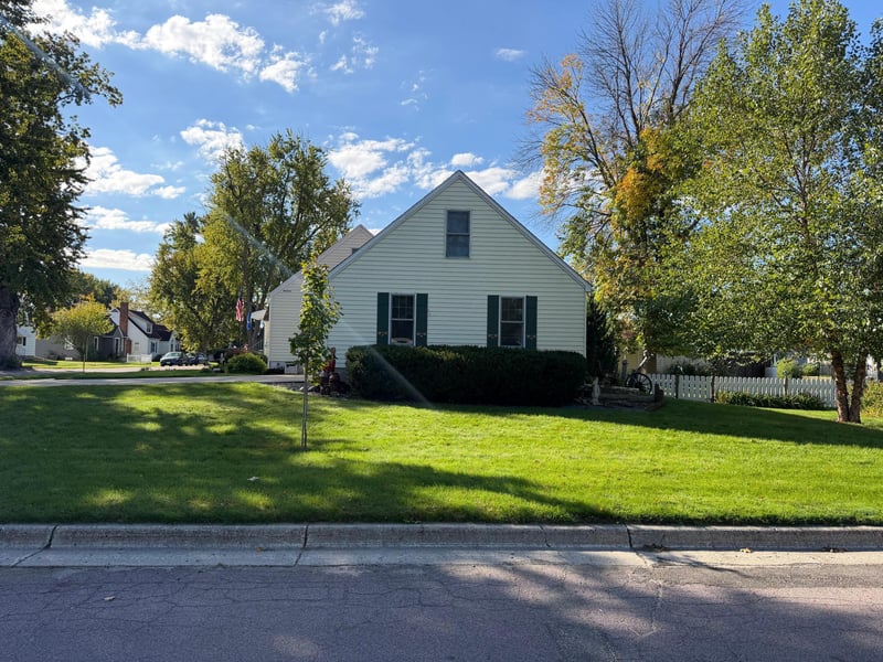 908 8th Ave SW, Faribault, MN 55021