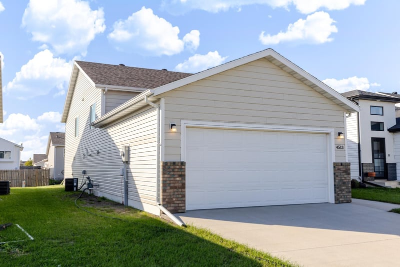 4513 17th St S, Moorhead, MN 56560