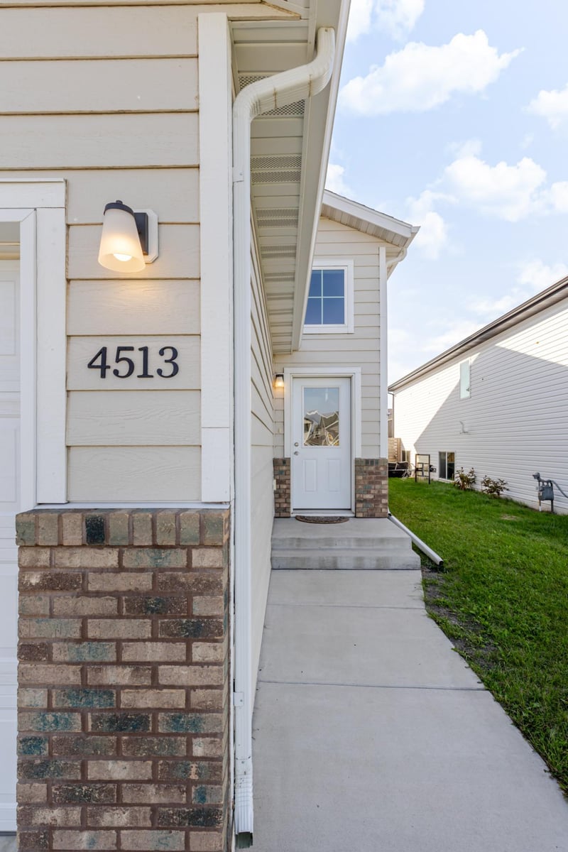4513 17th St S, Moorhead, MN 56560