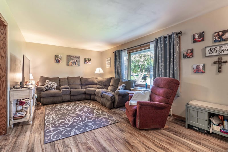 412 E Everett Ave, Fergus Falls, MN 56537
