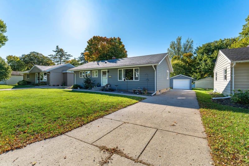 412 E Everett Ave, Fergus Falls, MN 56537