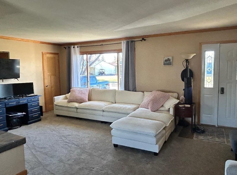 203 Wyandotte Rd, Hoyt Lakes, MN 55750