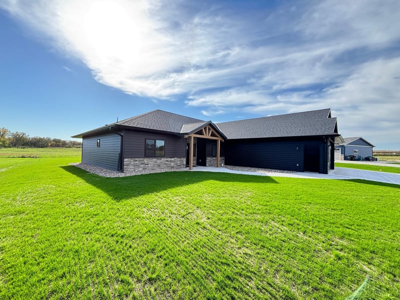 407 Halfaday Dr, Sauk Centre, MN 56378