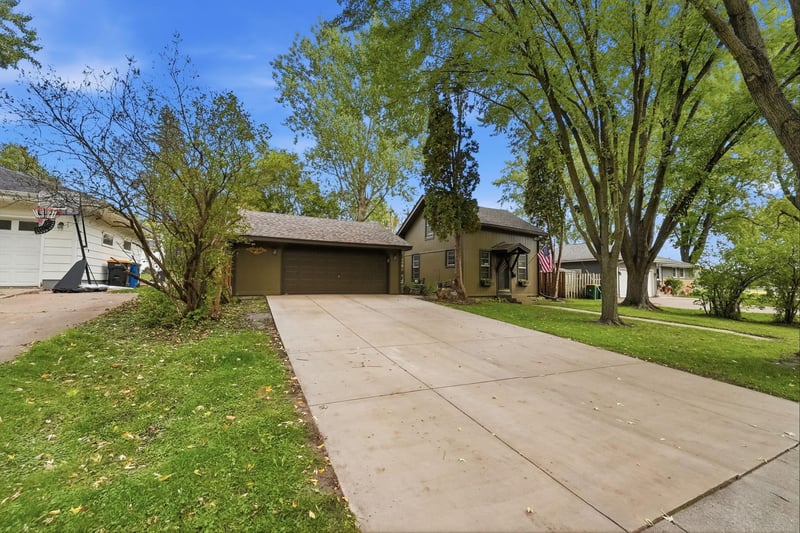 3210 Zane Ave N, Crystal, MN 55422
