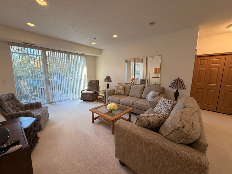 15001 Burnhaven Dr #121, Burnsville, MN 55306