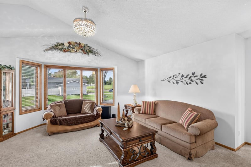 1608 Tierney Dr, Hastings, MN 55033