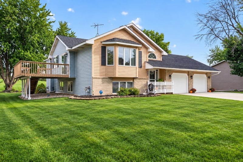 1608 Tierney Dr, Hastings, MN 55033
