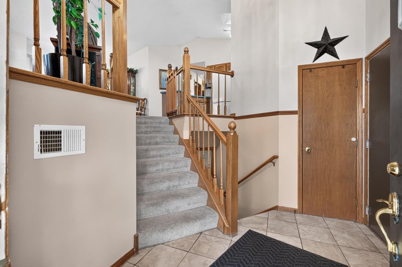 1608 Tierney Dr, Hastings, MN 55033