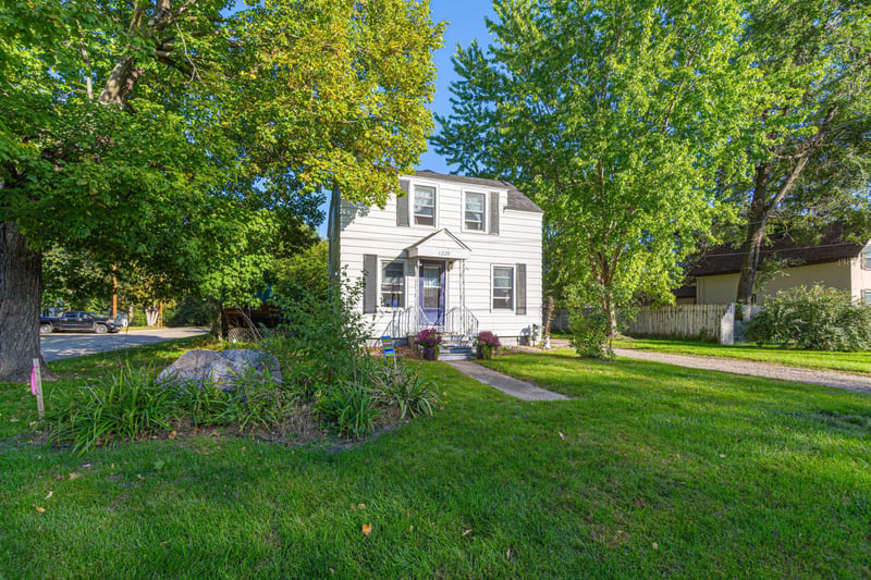 1229 1st Ave NE, Faribault, MN 55021