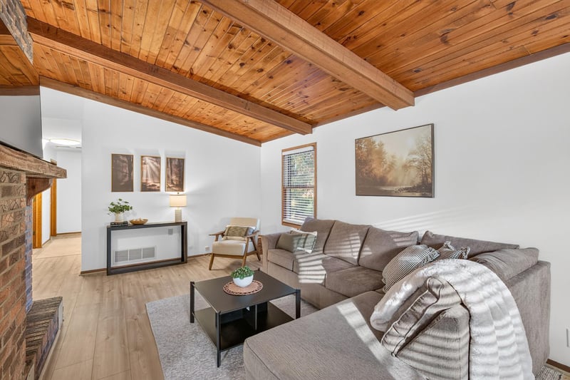 1938 Edgerton St, Maplewood, MN 55117
