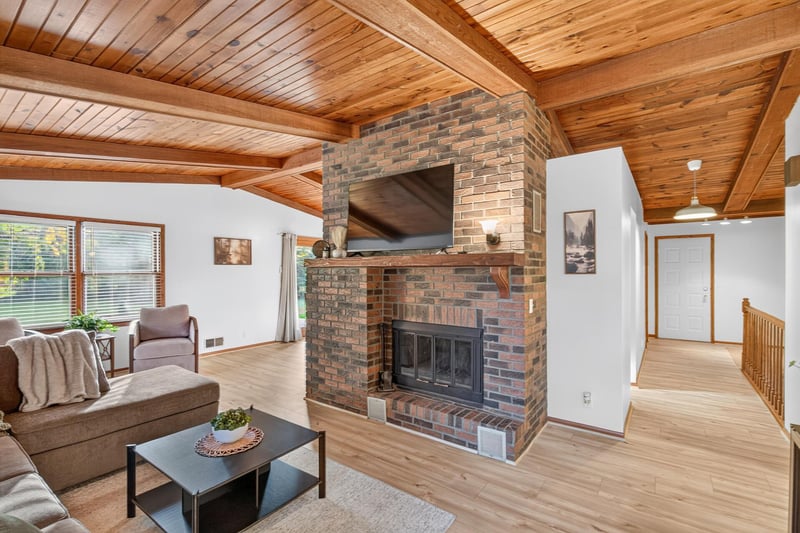 1938 Edgerton St, Maplewood, MN 55117