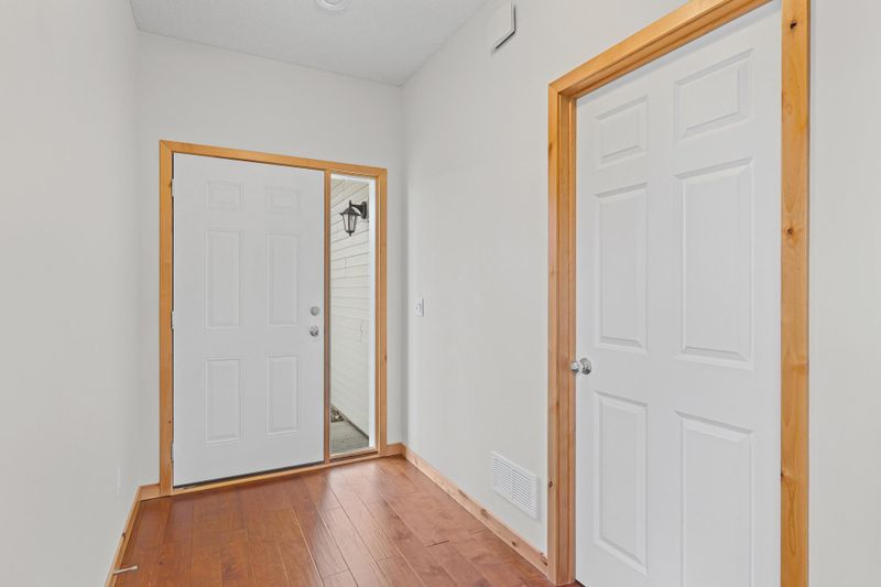 12214 River Valley Dr, Burnsville, MN 55337