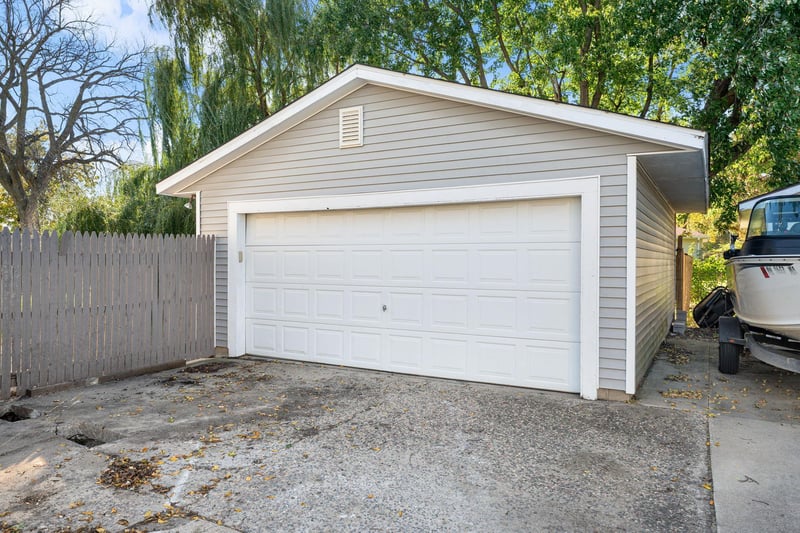 918 3rd St SW, Waseca, MN 56093
