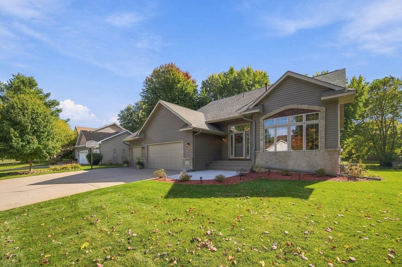 458 Coyote Trl, Lino Lakes, MN 55014