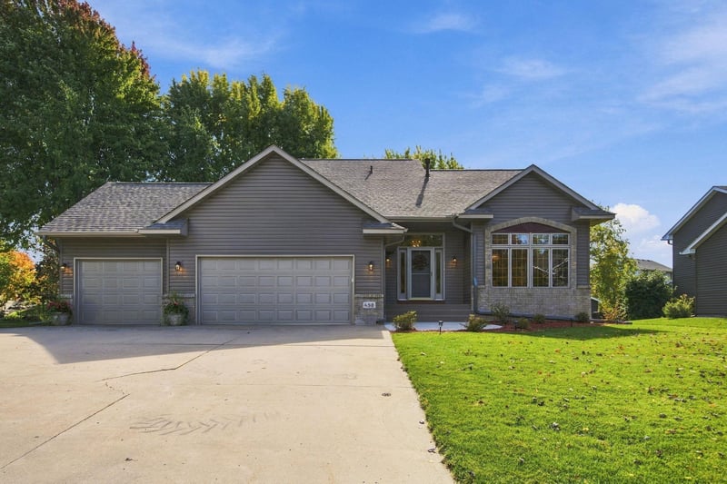 458 Coyote Trl, Lino Lakes, MN 55014