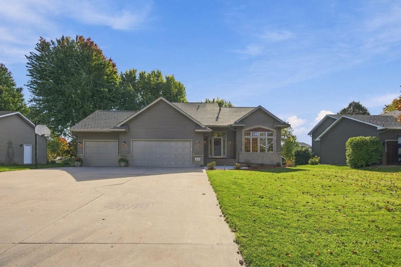 458 Coyote Trl, Lino Lakes, MN 55014