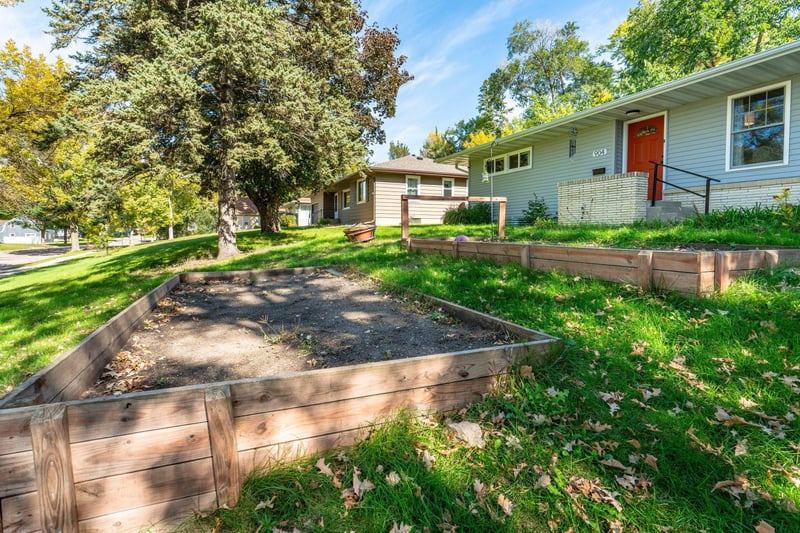 904 N Rosemary Ave, Fergus Falls, MN 56537