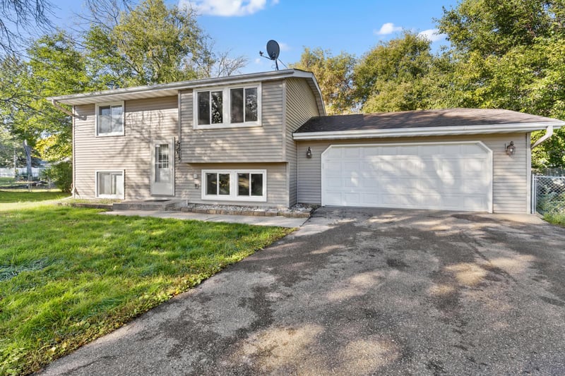 7515 Brunswick Ave N, Brooklyn Park, MN 55443