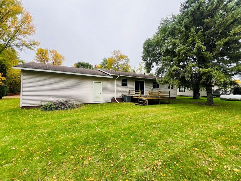422 E Oak St, Parkers Prairie, MN 56361