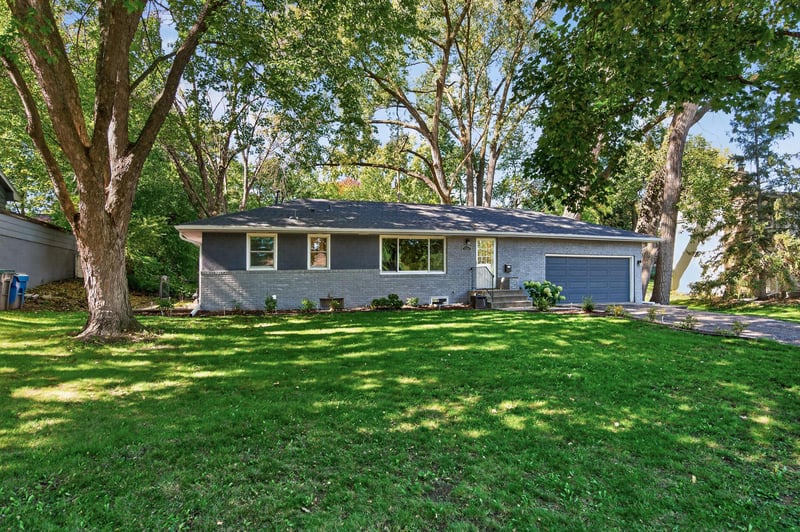 2731 Lee Ave N, Golden Valley, MN 55422