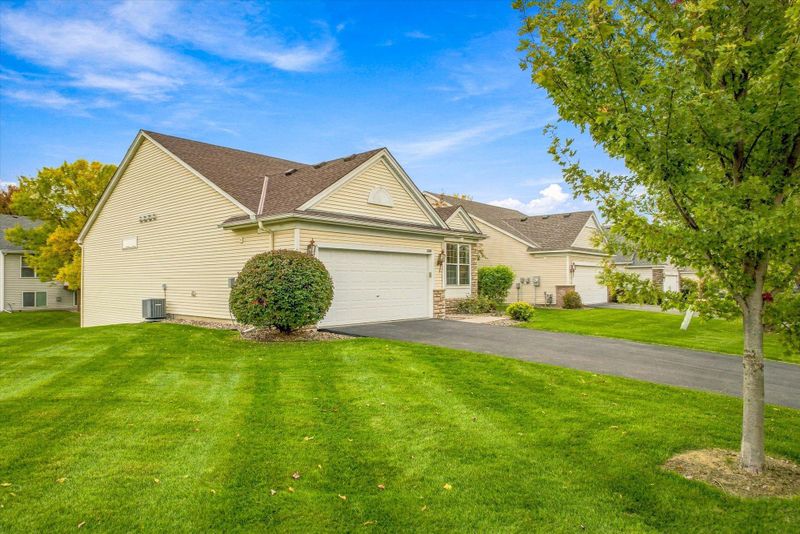 10801 Thone Rd, Woodbury, MN 55129