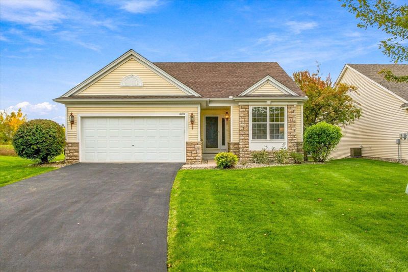 10801 Thone Rd, Woodbury, MN 55129