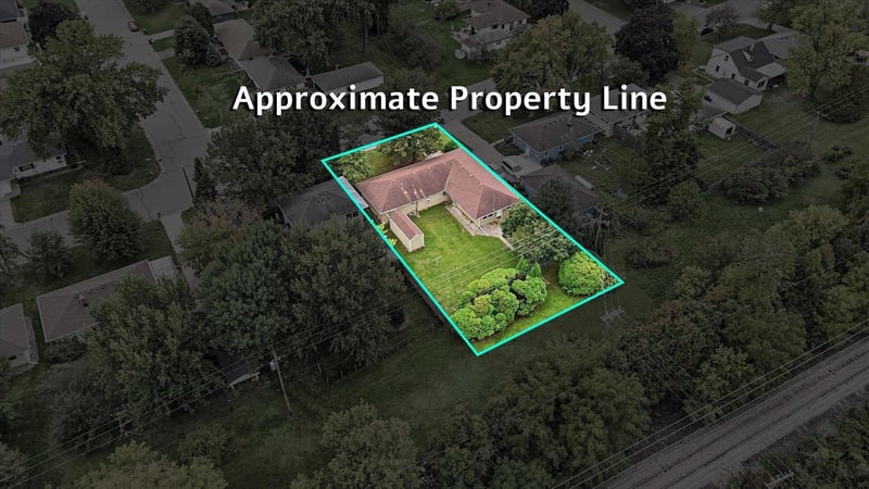 1677 Rose Pl, Roseville, MN 55113