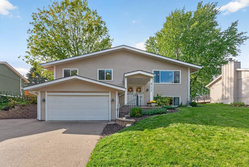 14759 Easter Ave, Apple Valley, MN 55124