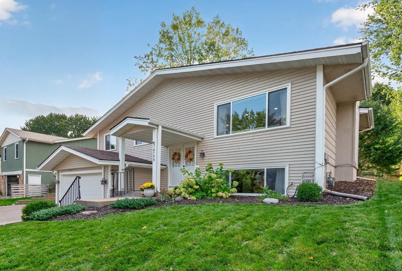 14759 Easter Ave, Apple Valley, MN 55124