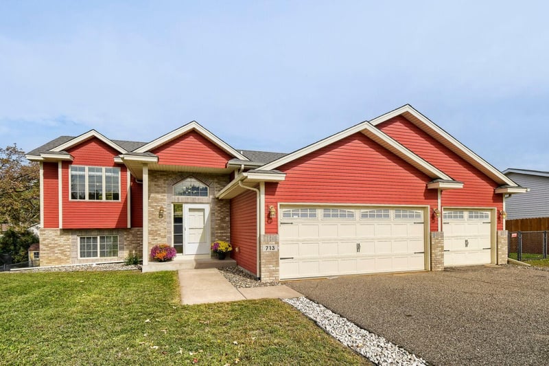 713 122nd Ave NW, Coon Rapids, MN 55448