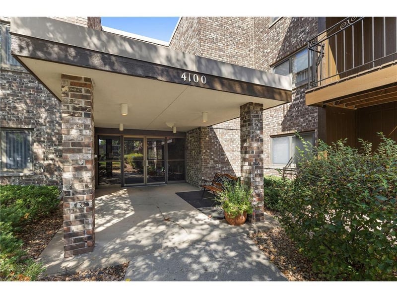 4100 Parklawn Ave #318, Edina, MN 55435
