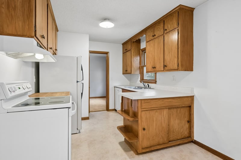 2267 Mohawk Rd E, North Saint Paul, MN 55109