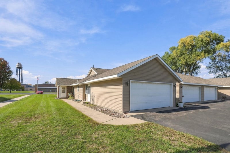 40 Sunrise Dr, Kimball, MN 55353