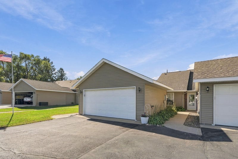 40 Sunrise Dr, Kimball, MN 55353