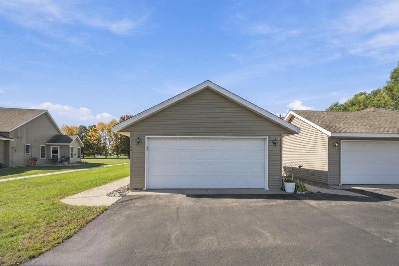 40 Sunrise Dr, Kimball, MN 55353