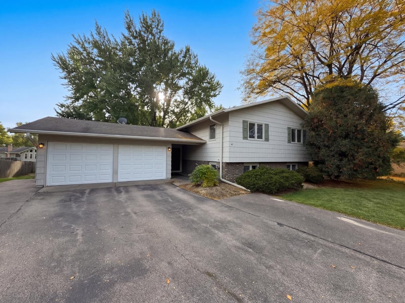 12228 Allen Dr, Burnsville, MN 55337