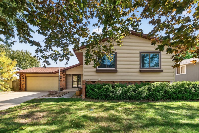 8400 Douglas Dr N, Brooklyn Park, MN 55443