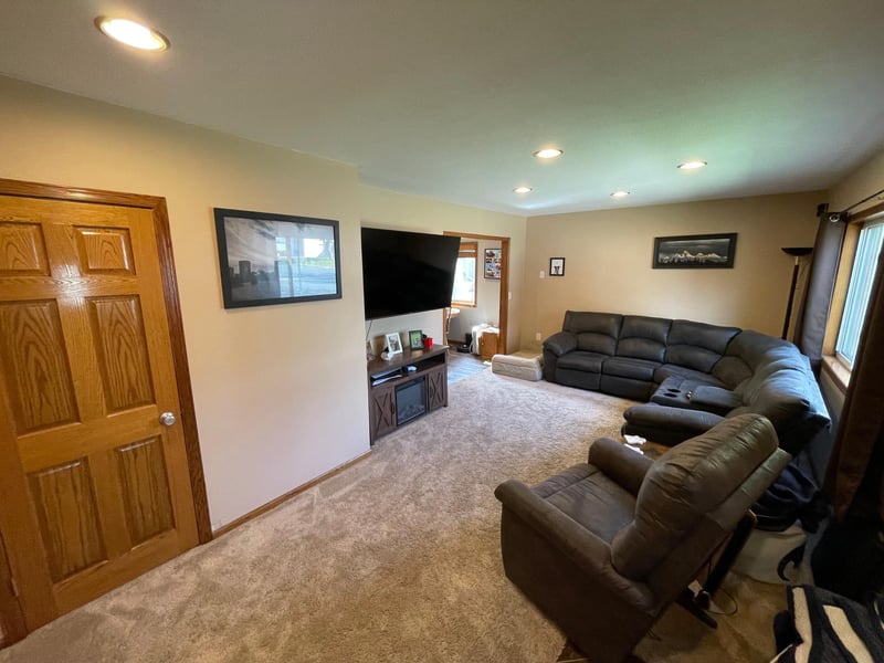 301 1st St SE, Hayfield, MN 55940