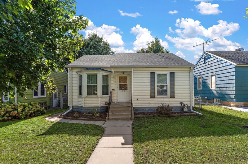 1340 3rd St E, Saint Paul, MN 55106