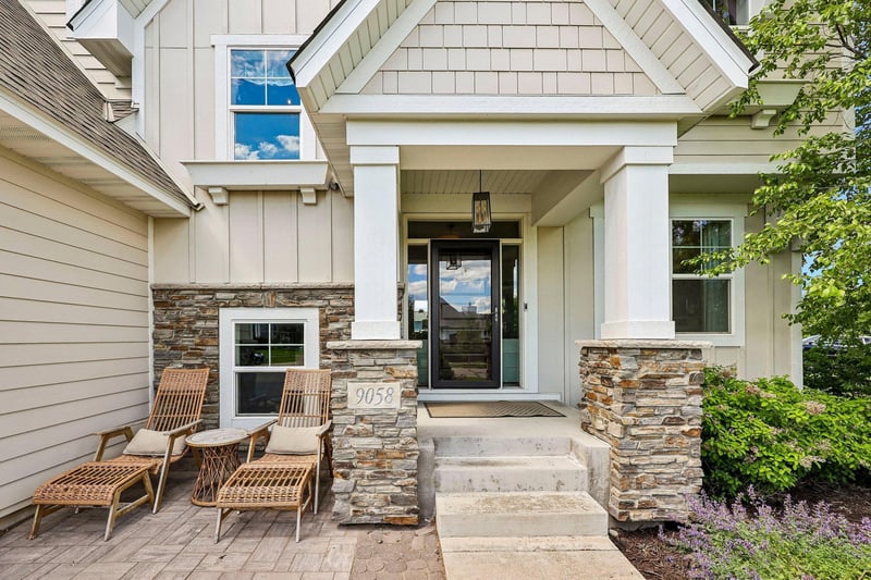 9058 Bur Oak Rd, Woodbury, MN 55129