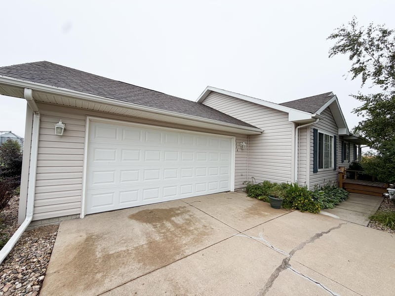 1112 Cherry Dr, Luverne, MN 56156