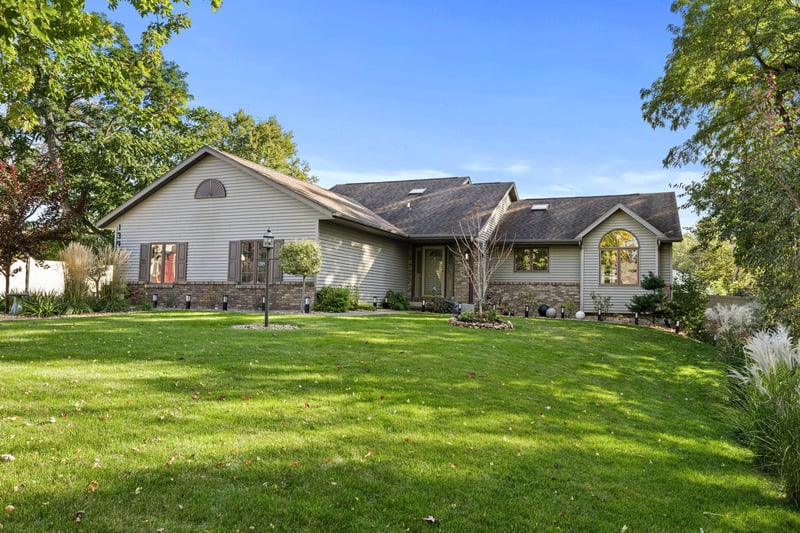 1395 Claudia Ave, La Crescent, MN 55947